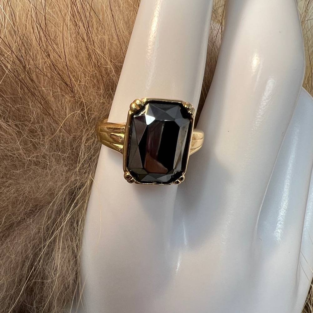 Avon VTG gold tone Shimmering Smoke Ring in 7.5